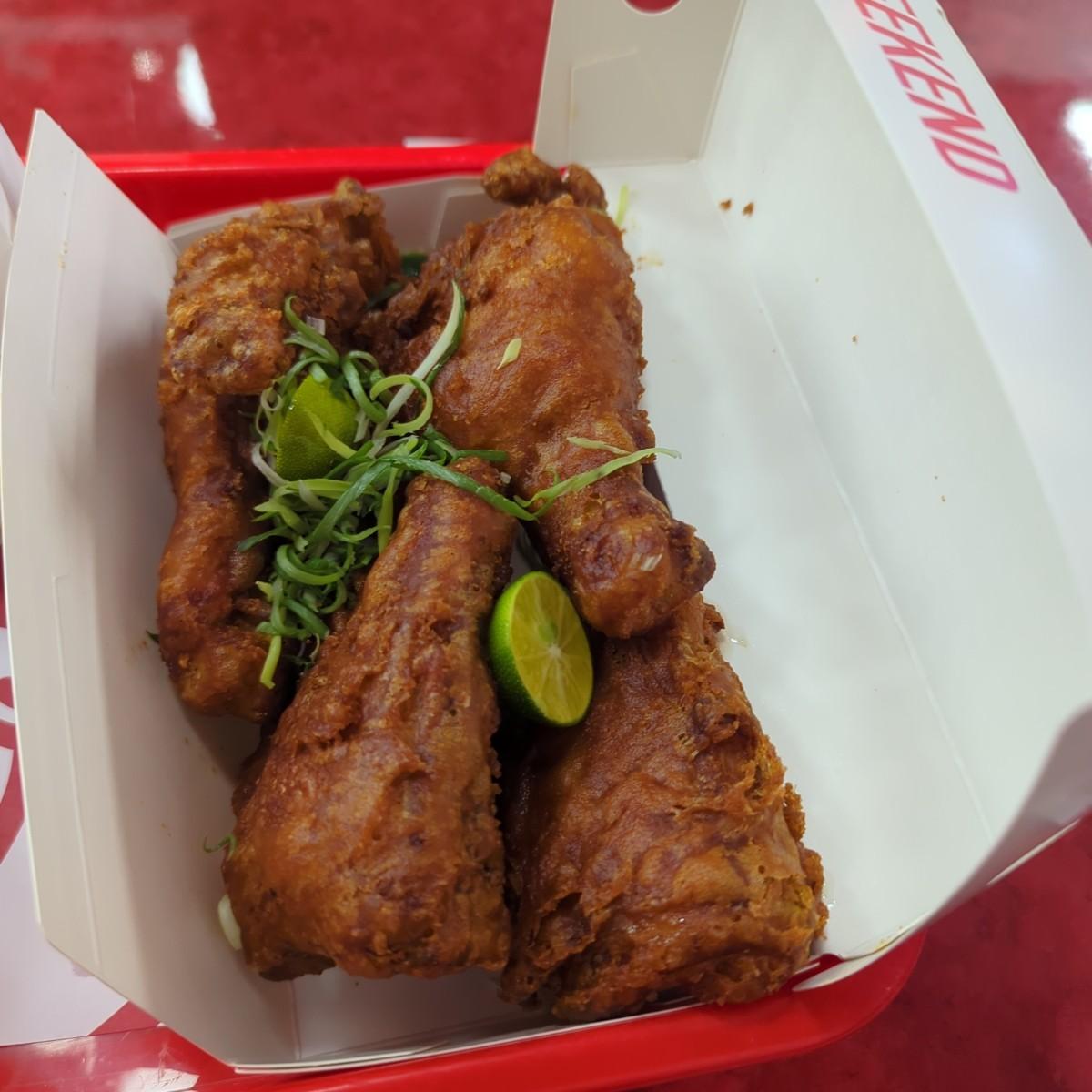 四塊炸雞，是兩隻大腿切開來的