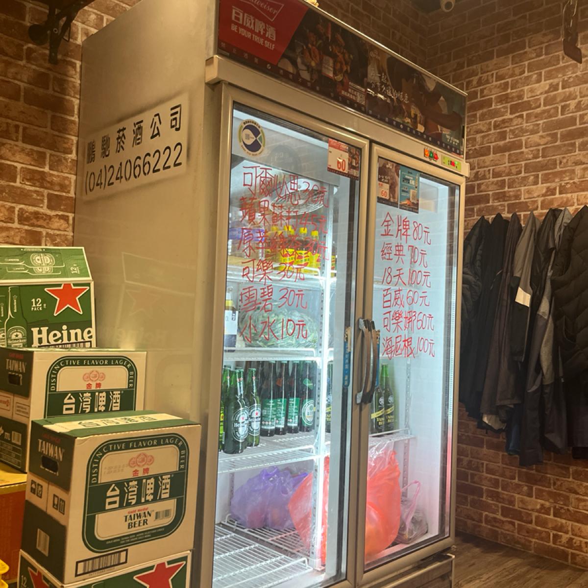 店內飲料冰櫃自取
偏貴🤣
