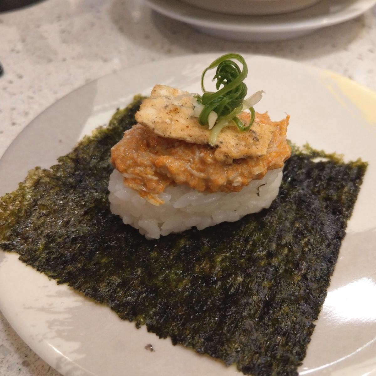 蟹膏蟹肉盛 $40
九月新品 （會員滿額兌換贈送）
蟹膏很好吃 上面有一片炸魚皮