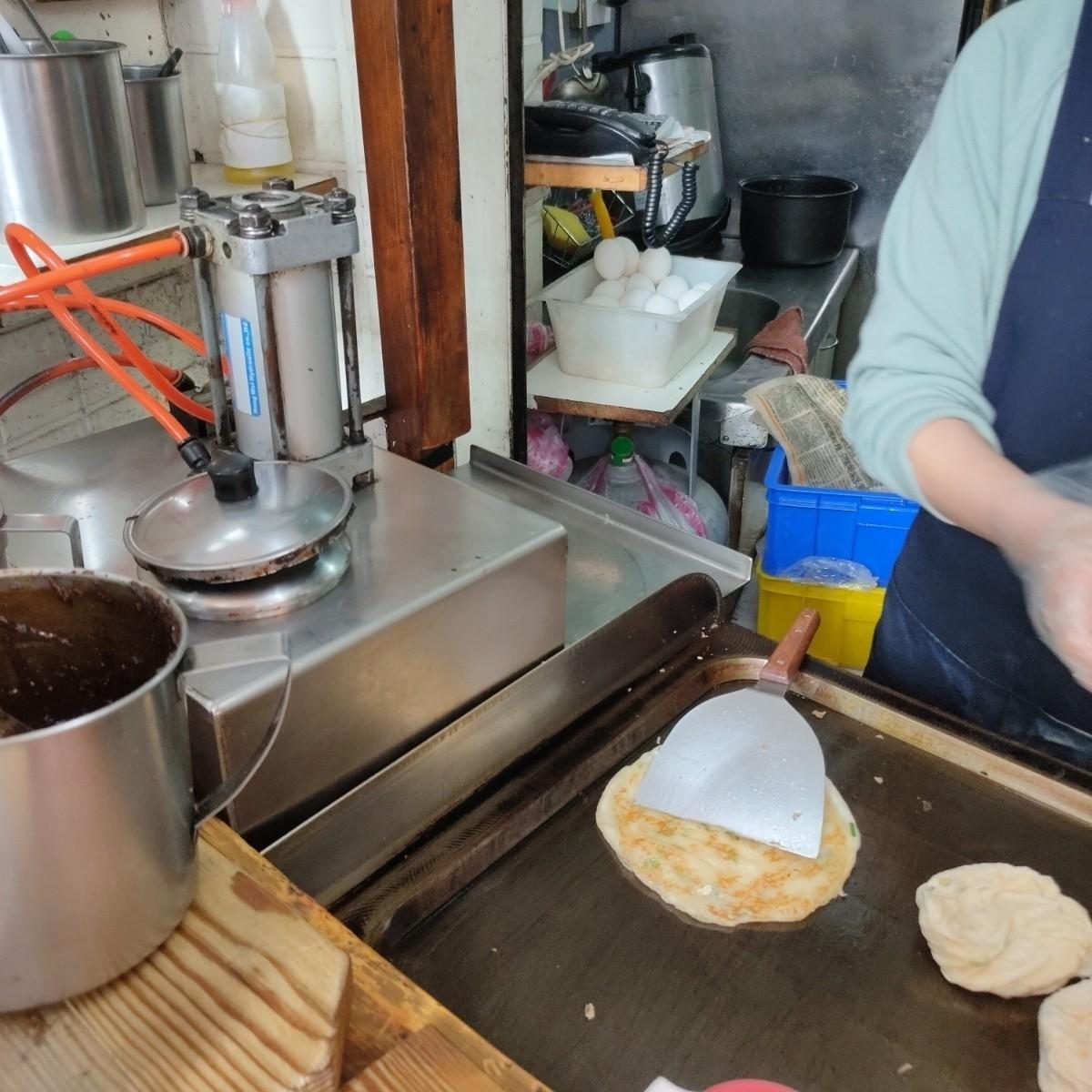 壓餅機及作業區