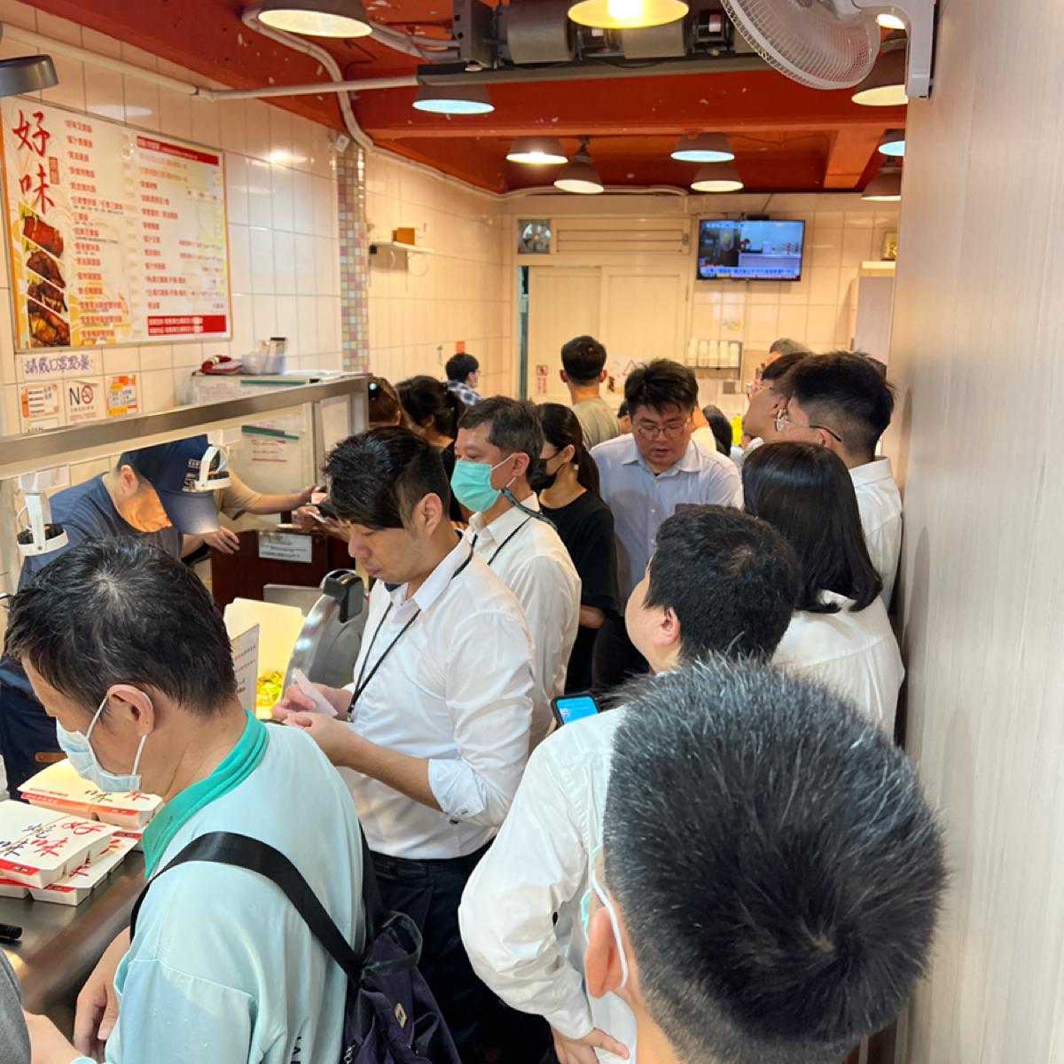 用餐時間會非常多人