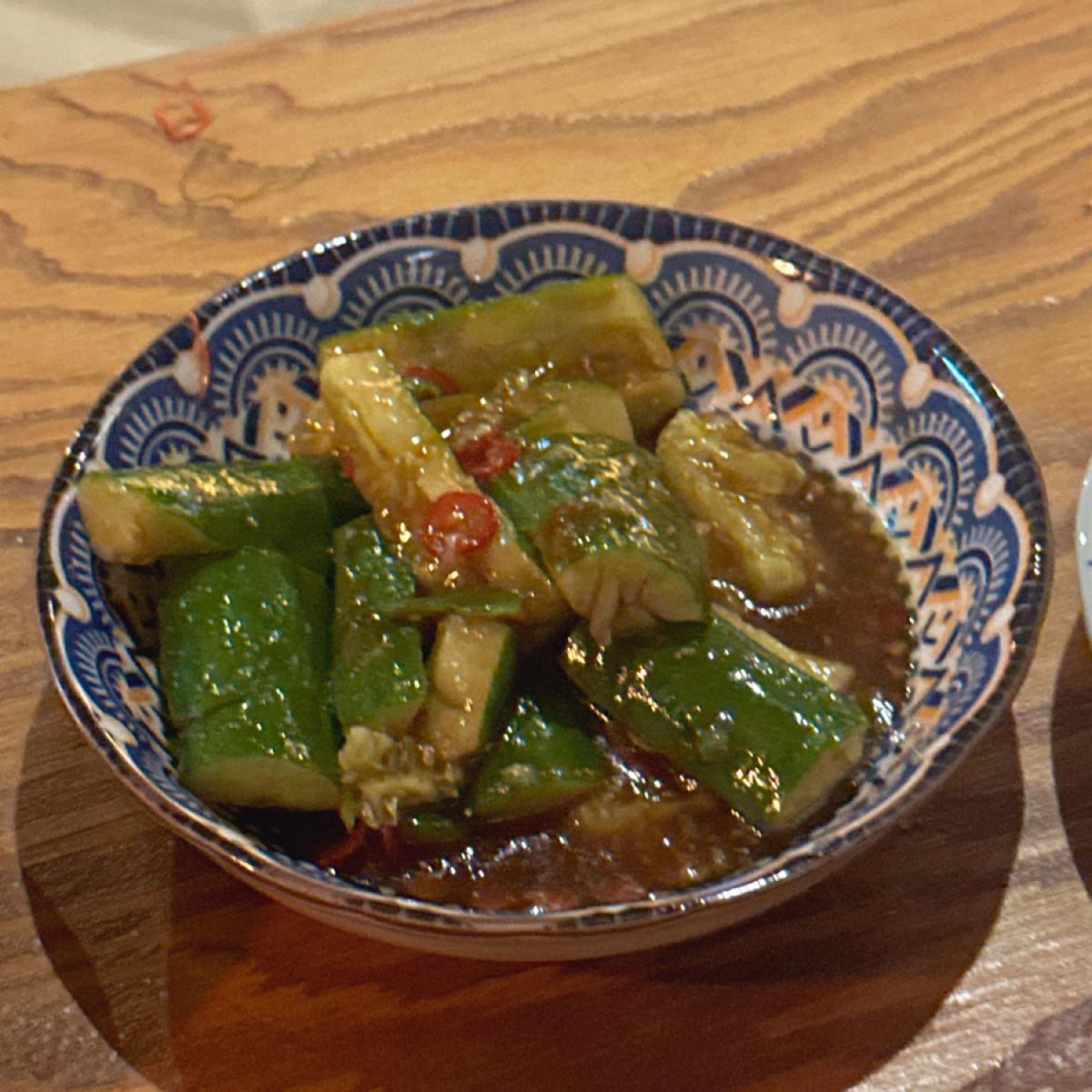 ▪️涼拌黃瓜 $80

抱歉照片有些模糊，不過不影響看出來是黃瓜吧！
黃瓜吃起來脆脆的很好吃，但就是醬汁太多了啦！
最後幾塊好鹹..