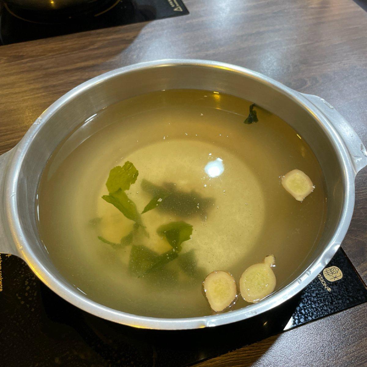 活力金蜆湯底 +NT$20 （點屬於海鮮鍋的話，不會加收 20 元）