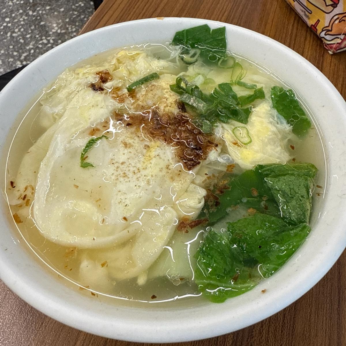 蛋花湯加了一些油蔥酥，有提升一點味道
但也是加了油蔥酥後整體偏油一點
這部分就看個人喜好了，我自己料吃完湯沒喝完