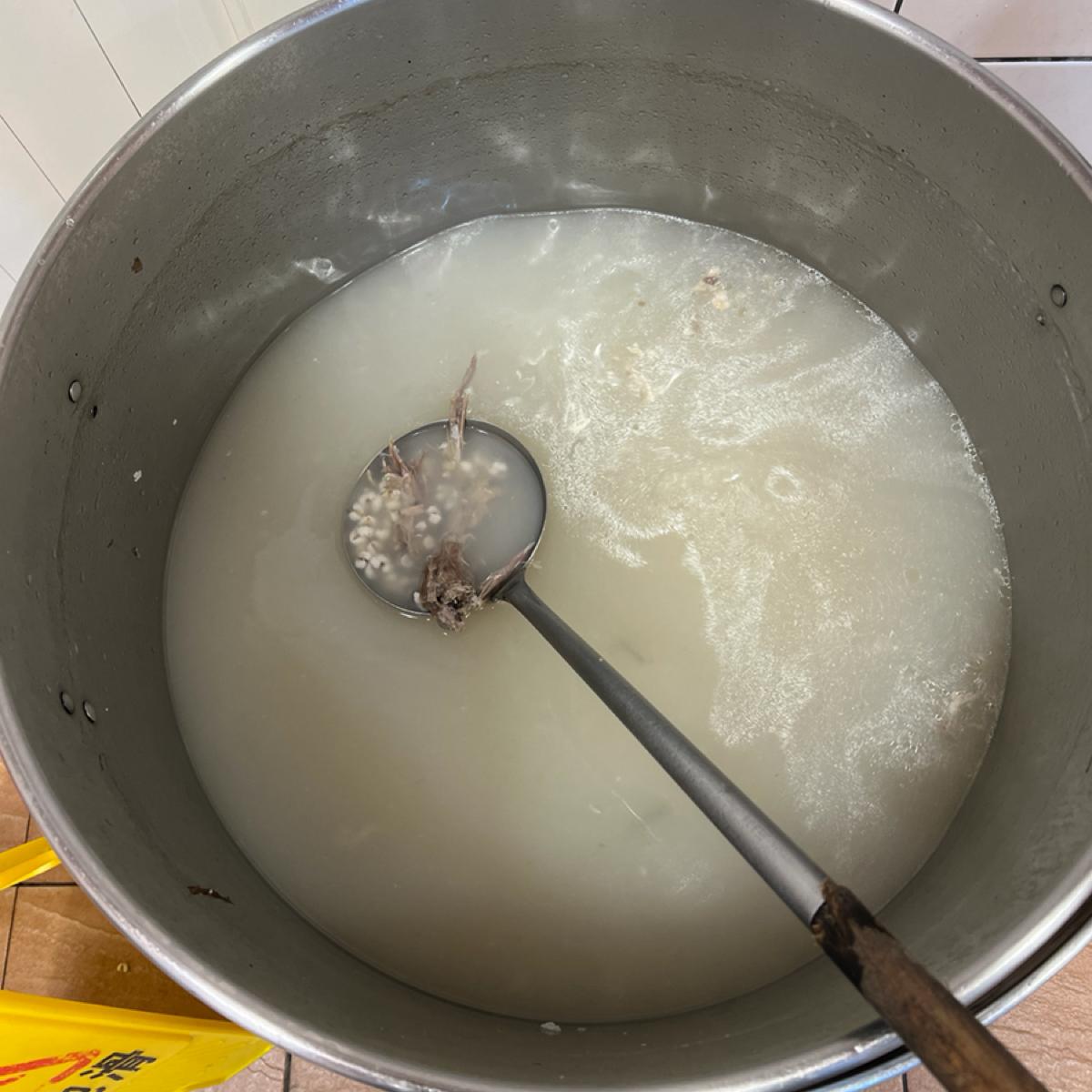 自助的四神湯，料很多！