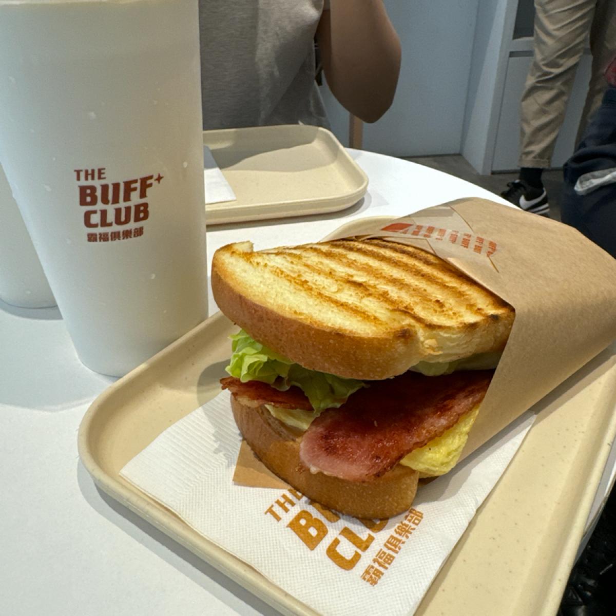 THE BUFF CLUB 霸福俱樂部 的菜單照片在 Fooday 美食社群 | 找餐廳不踩雷，最真實的美食 App