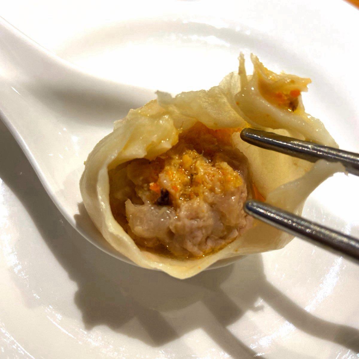 吃得到蟹肉的鮮味及豬肉原本的美味，但老實說量真的有點少，覺得CP值不太高，還是吃原味的小籠包就可以了。