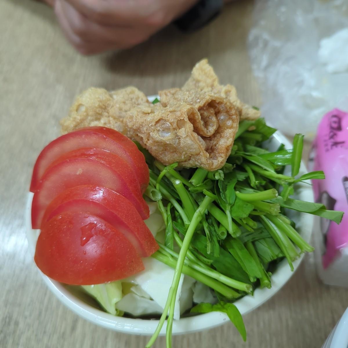 火鍋隨附的菜盤