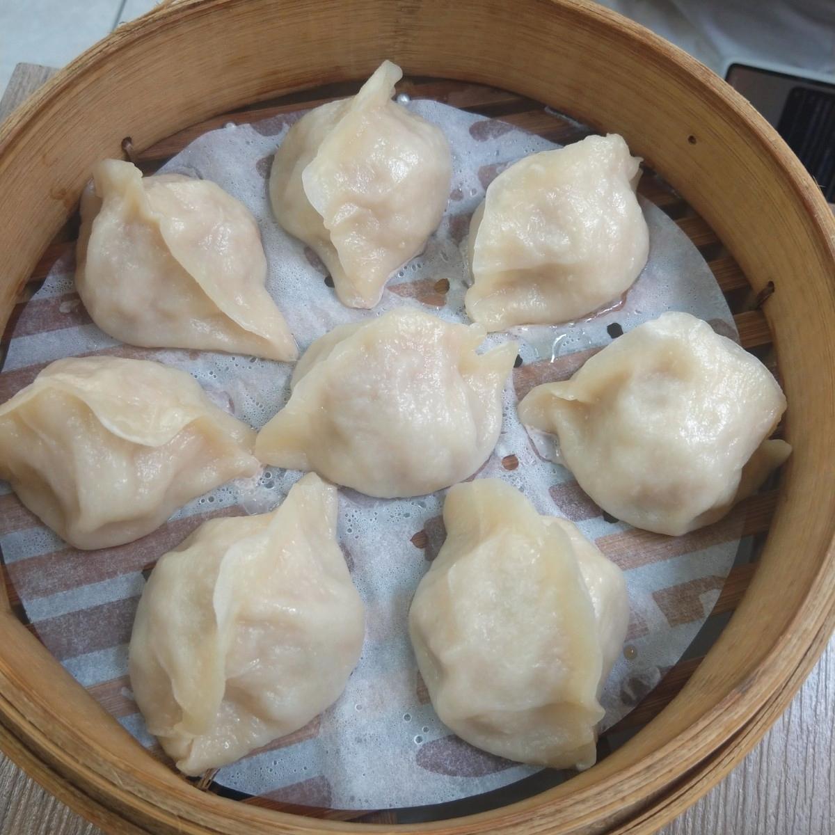 蝦仁鮮肉蒸餃 $140
皮比湯包再略厚一些
內餡較豐富 咬下去也是滿滿湯汁
但裡面包了韭菜 個人不愛