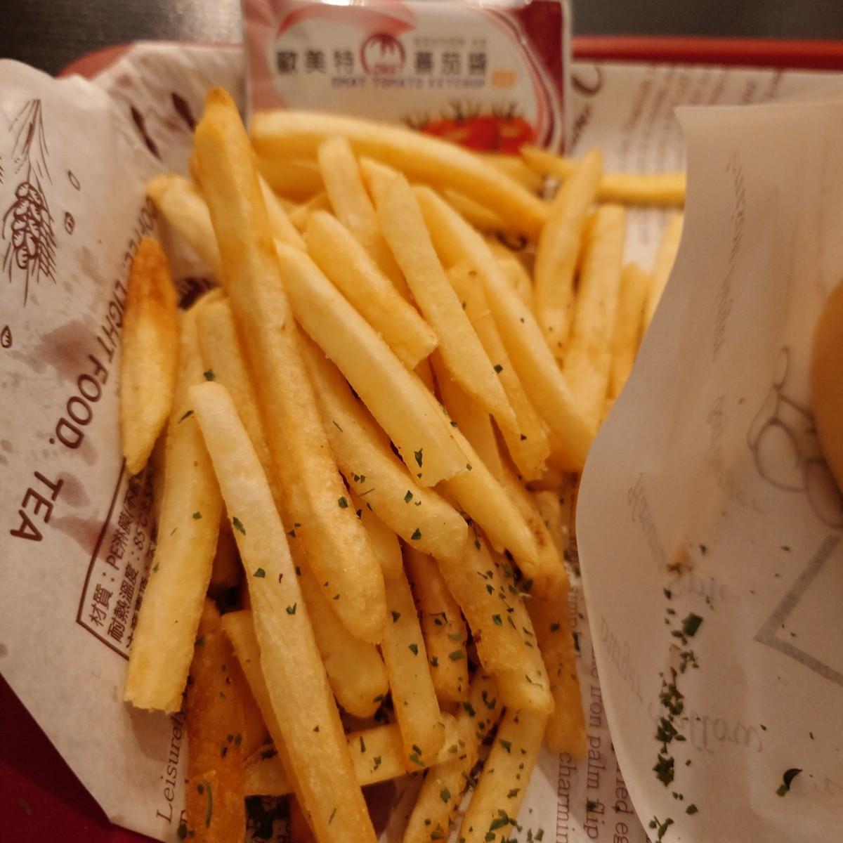 一個人不敢吃太好，套餐薯條