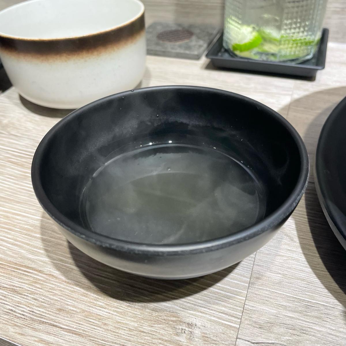 可免費加湯（無調味雞湯）