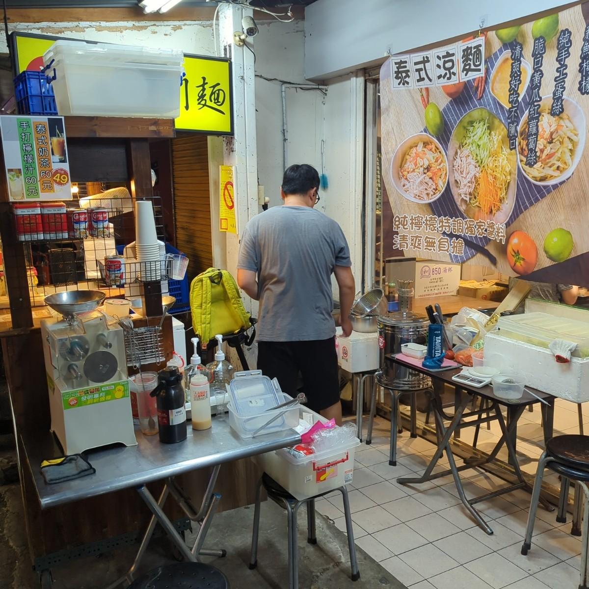 店面在好記刀削麵外哦！