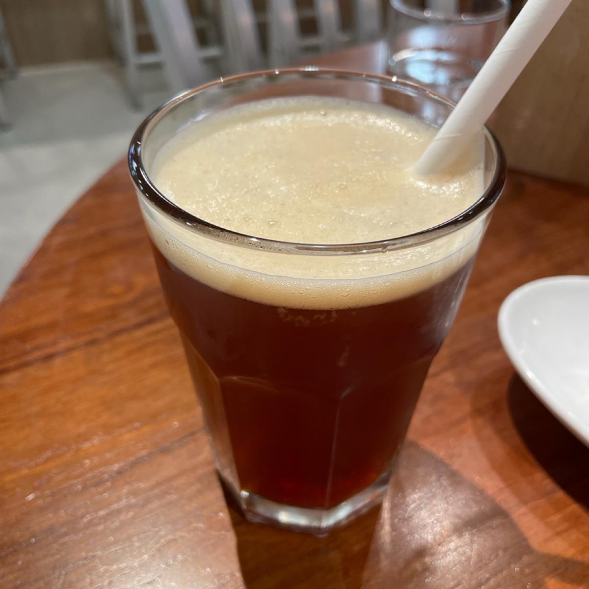 冰紅茶，微澀，配甜點或許剛好