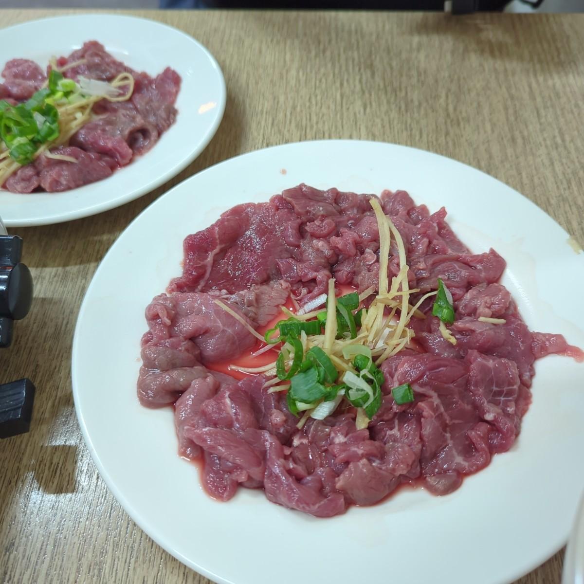 火鍋附的肉片及另外點的肉片
