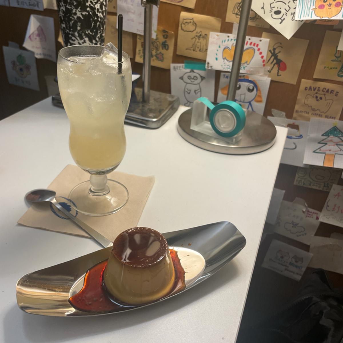 蜂蜜檸檬蘇打 $140
穴居布丁 $80