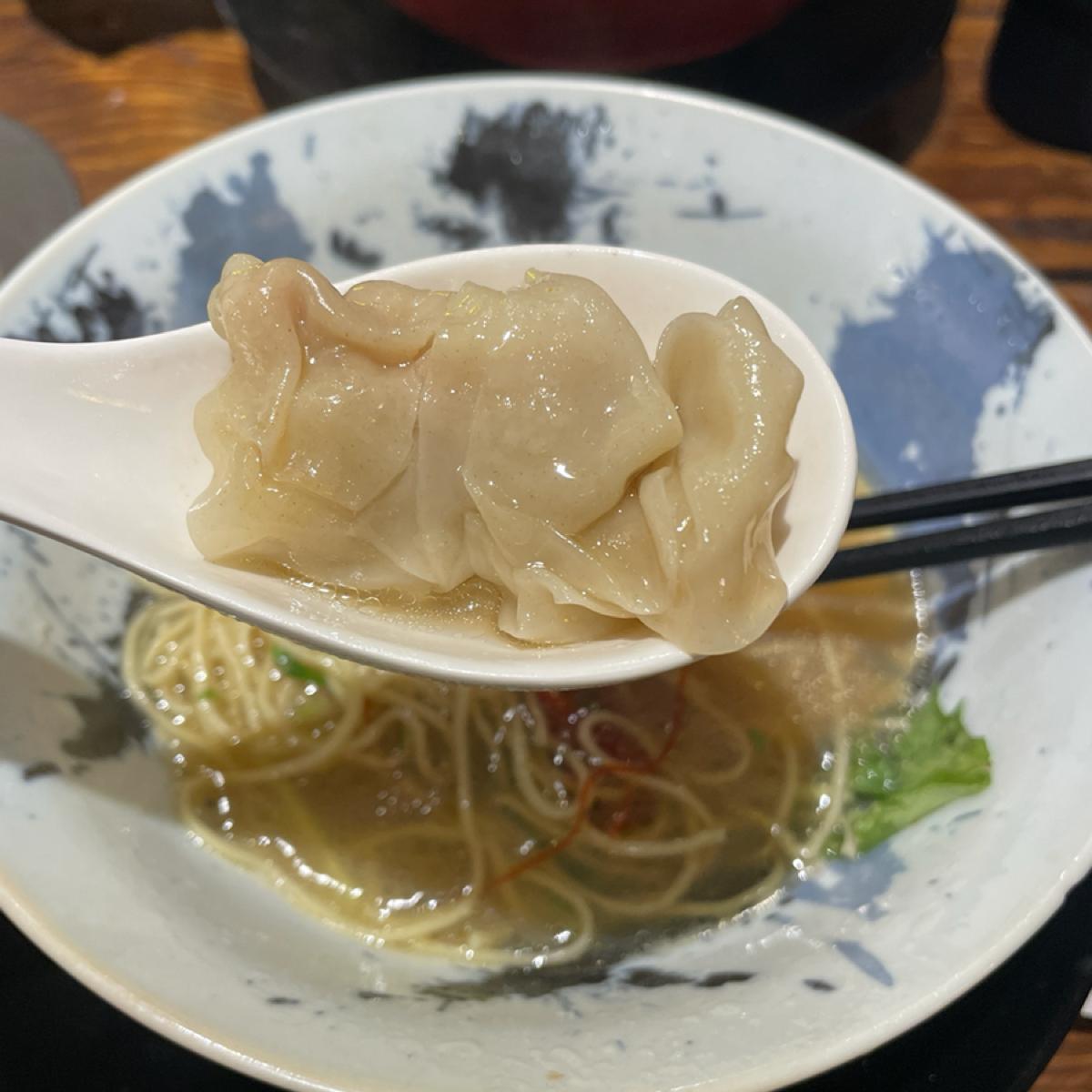 餛飩（裡面有蝦子！）