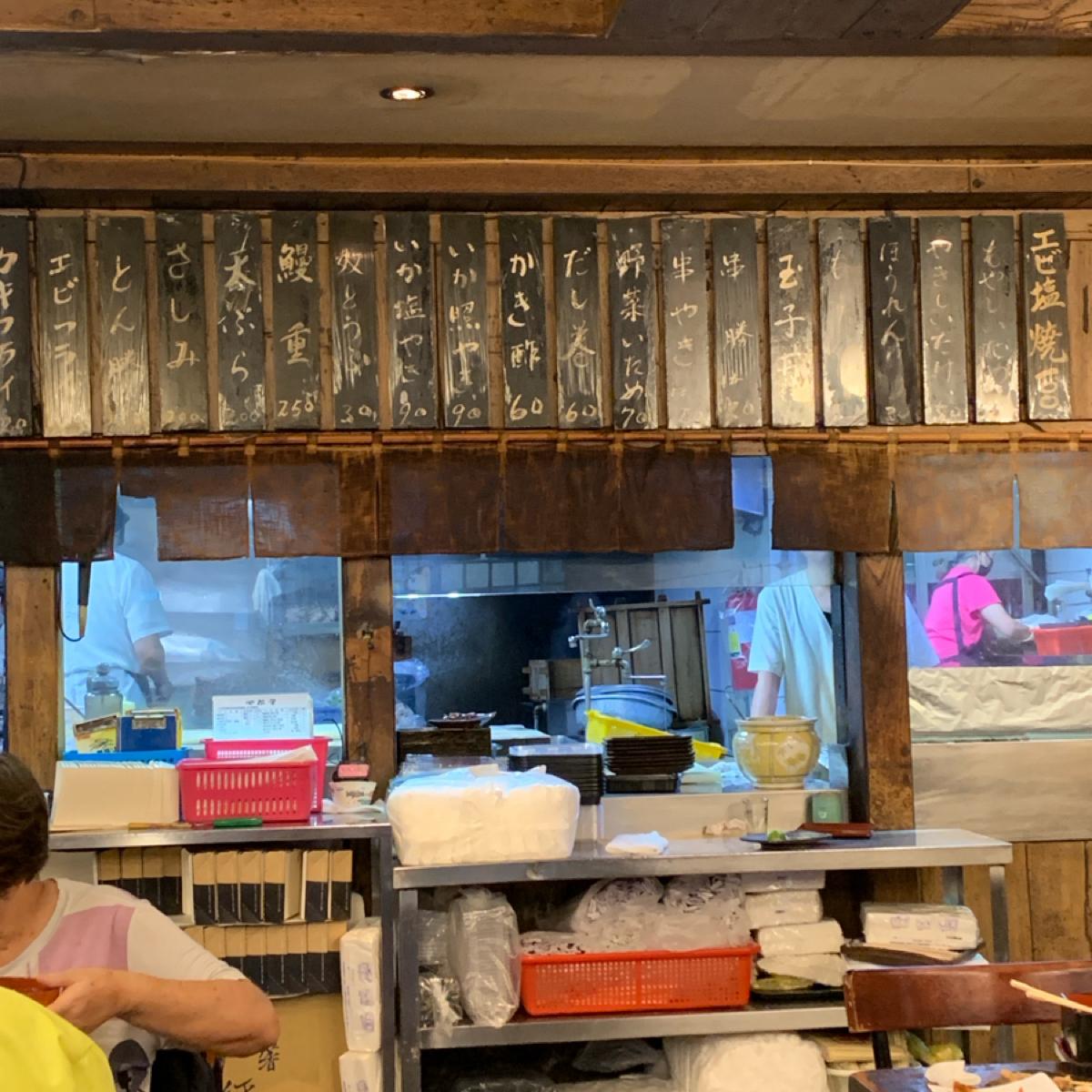 雖掛上日文菜單，一入店時便會有點餐阿姨以中文菜單招呼。