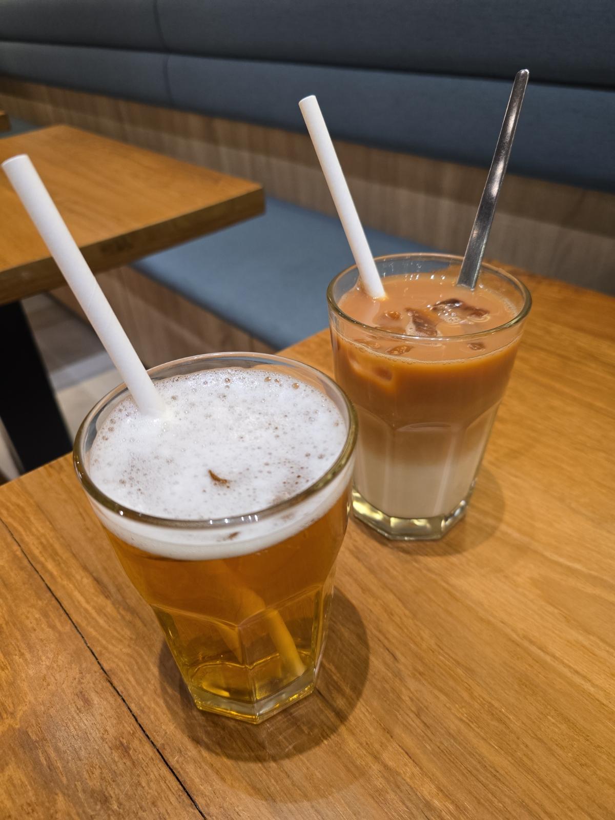 鮮奶茶、烏龍茶
